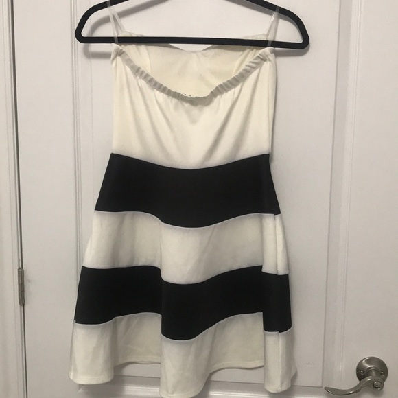 Forever 21 (Charlotte Russe) Cute Cocktail Dress - Picture 2 of 3